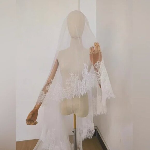 Royal Floral Lace Wedding Veil main image 5